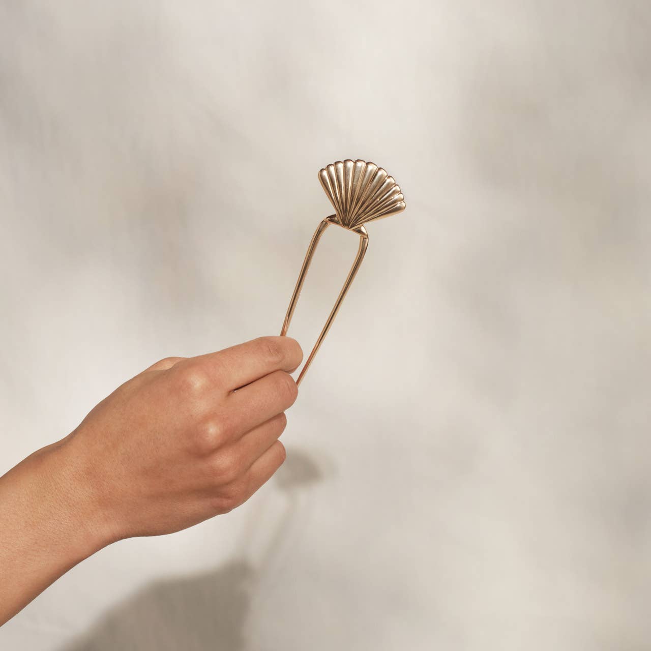 Metal Clam Shell French Hair Pin - Gold KITSCH